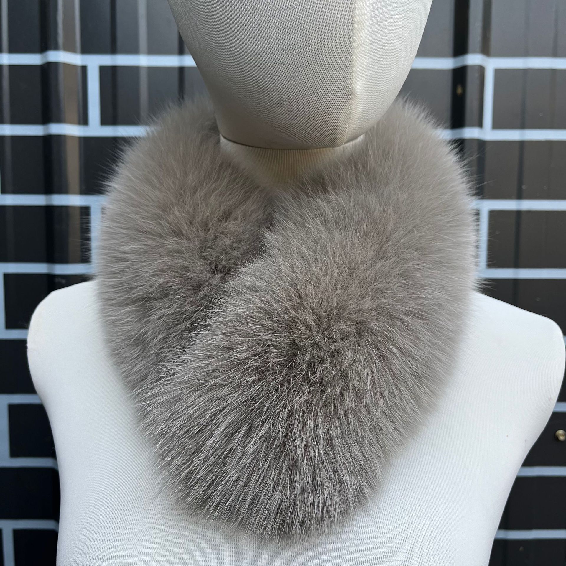 源工場ネットの赤い狐の毛のマフラーの韓国版の女性の本物の毛のマフラーの毛の襟の卸売りの新型のかわいいです。