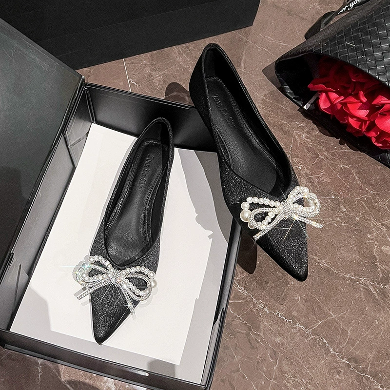 Женские элегантные балетки с заострённым носком, французский стиль, новые модели 2025 года, чёрные, с камнями, большие размеры 41-43