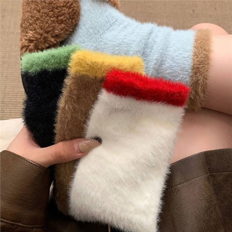 Color-Blocking Socks for Women in Autumn and Winter, Thickened Mink Velvet, Contrasting Color Plush Socks, Plush Home Sleeping Floor Socks