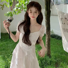 茶歇法式初恋白色不规则连衣裙女春夏季超仙海边度假公主裙小个子