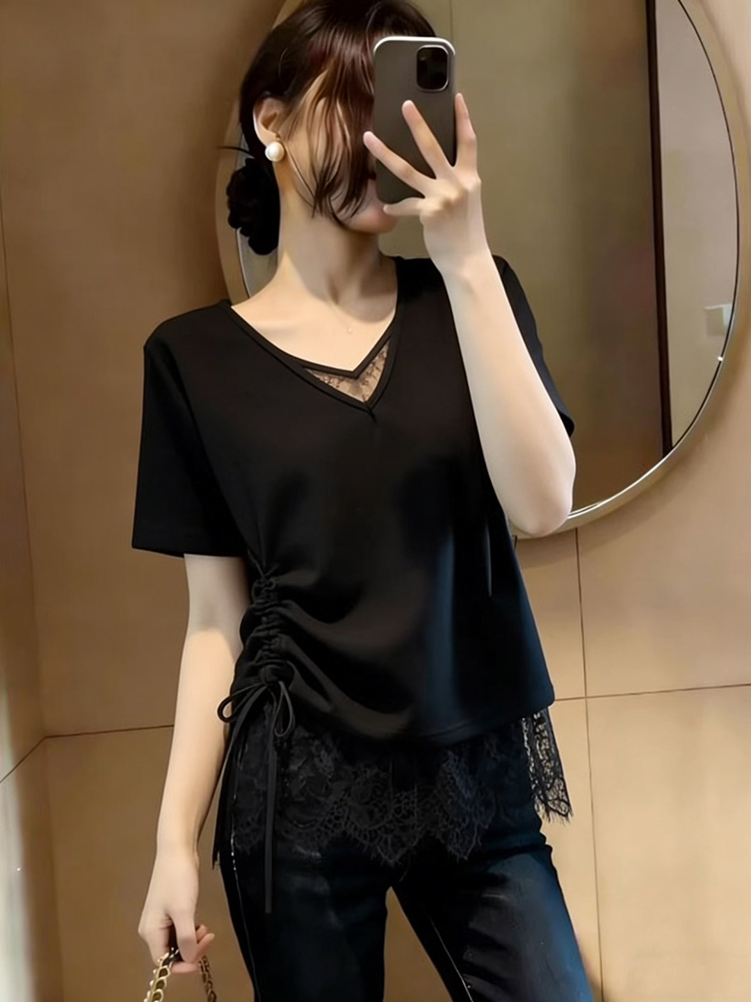 Áo thun nữ cổ tròn tay ngắn phối ren cổ điển Pháp, thiết kế dây rút eo — màu đen