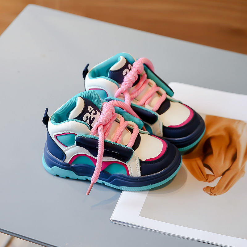 Tjejer, sporter, hösten 2023, nya friterade gatubarnsbröd, dopaminpojkar, högtopp_voghion.com