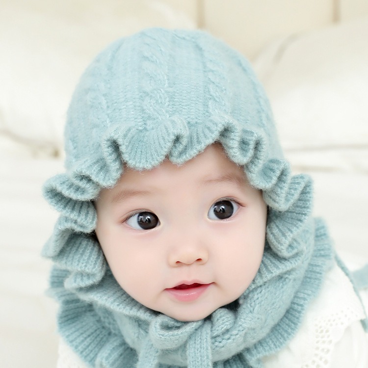 Children's warm woolen scarf for early age