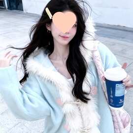 甜美风连帽毛领针织开衫女2026秋冬新款宽松牛角扣软糯毛衣外套潮