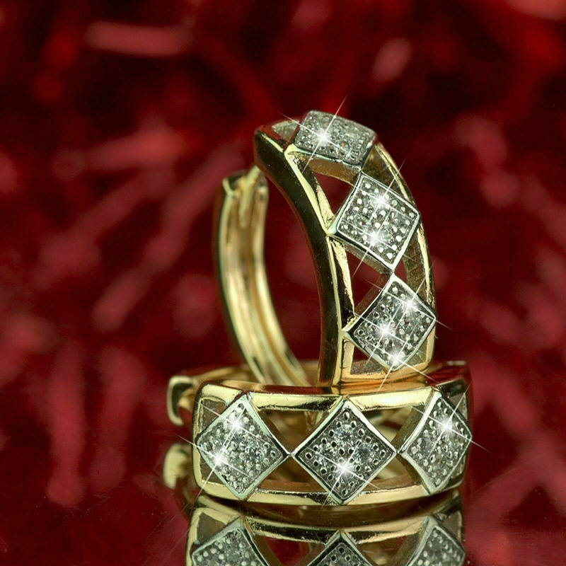 Il diamante di fascia alta a forma di diamante di Cao Shi popolare su Internet. Sono abbinati gli stessi nuovi orecchini trendy_voghion.com