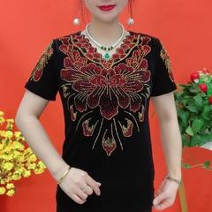 2025夏の新型の肉を遮る半袖のtシャツの女性のゆったりした洋風の丸首の上着の外はtシャツのお母さんの服を着ます。