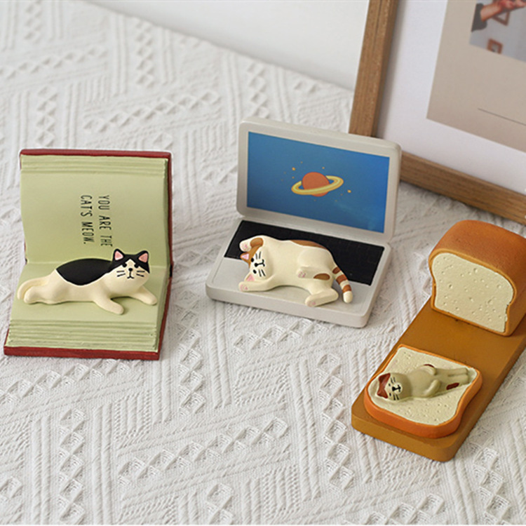 Creative Japanese-Style Three-Flowered Cat Book Mobile Phone Holder Groceries Zakka Resin Ins Crafts Miniature Ornaments Creative Japanese-Style Three-Flowered Cat Book Mobile Phone Holder Groceries Zakka Resin Ins Crafts Miniature Ornaments