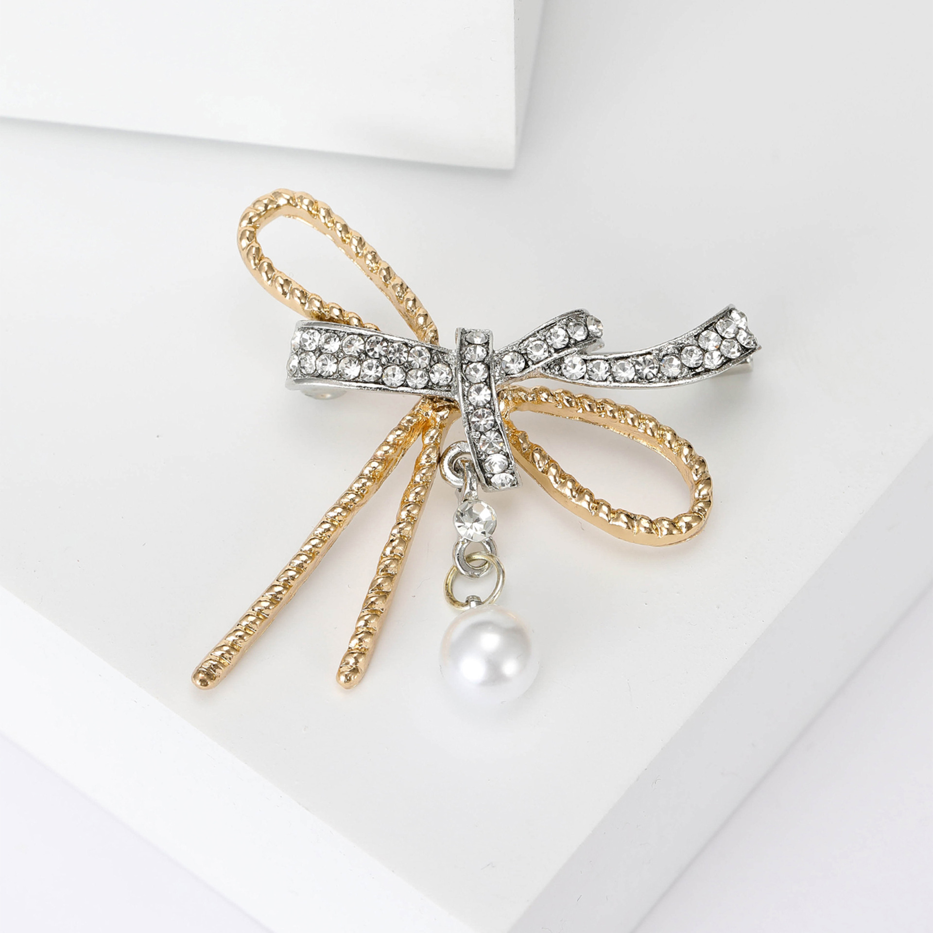 Elegant Glam Bow Knot Alloy Plating Inlay Artificial Pearls Rhinestones Women's Brooches display picture 6