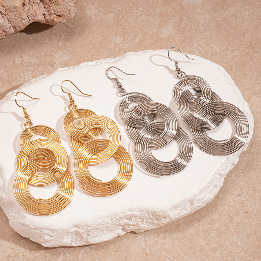 Europa y los Estados Unidos transfronterizos huecos geométricos redondos enrollados ganchos de orejas con bordas metálicas exageradas nichos de alta sensación aretes únicos