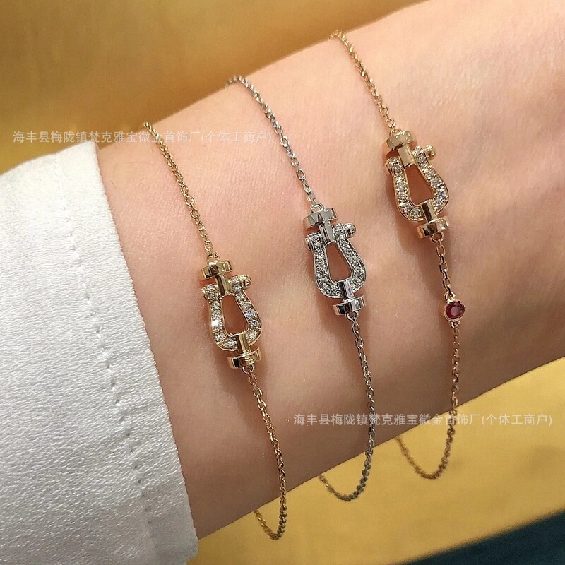 Mini Horseshoe Buckle Half-Diamond Bracelet for Women with Ruby V-Gold Nautical U-Shaped Buckle Pendant High-End Version