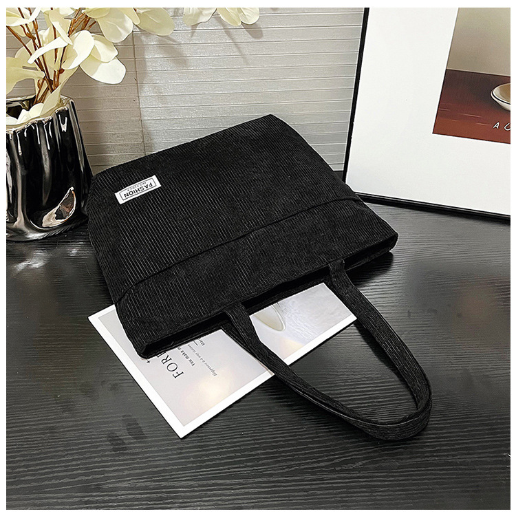 The fashionable and retro bucket bag for women, the new large-capacity versatile crossbody bag for women, and the trendy and elegant tote bag for women are selling well undefined