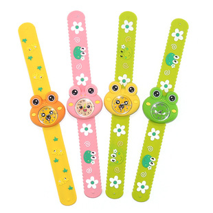 Children's small gift cartoon watch quartz watch cute luminous frog silicone snap ring clap watch