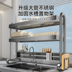 ステンレスキッチンの水槽の物置棚の食器棚を太くして、池の多機能を収納します。
