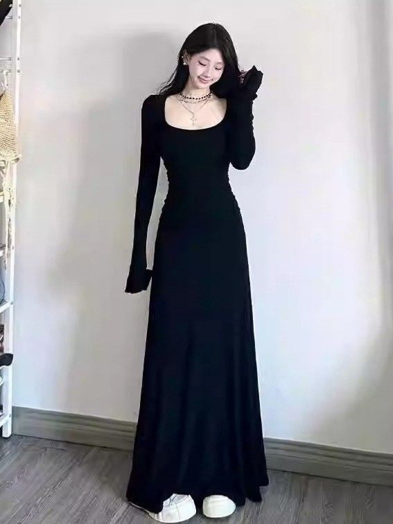 赫本风黑色修身包臀长袖连衣裙女2025秋冬新款气质收腰显瘦长裙子|undefined