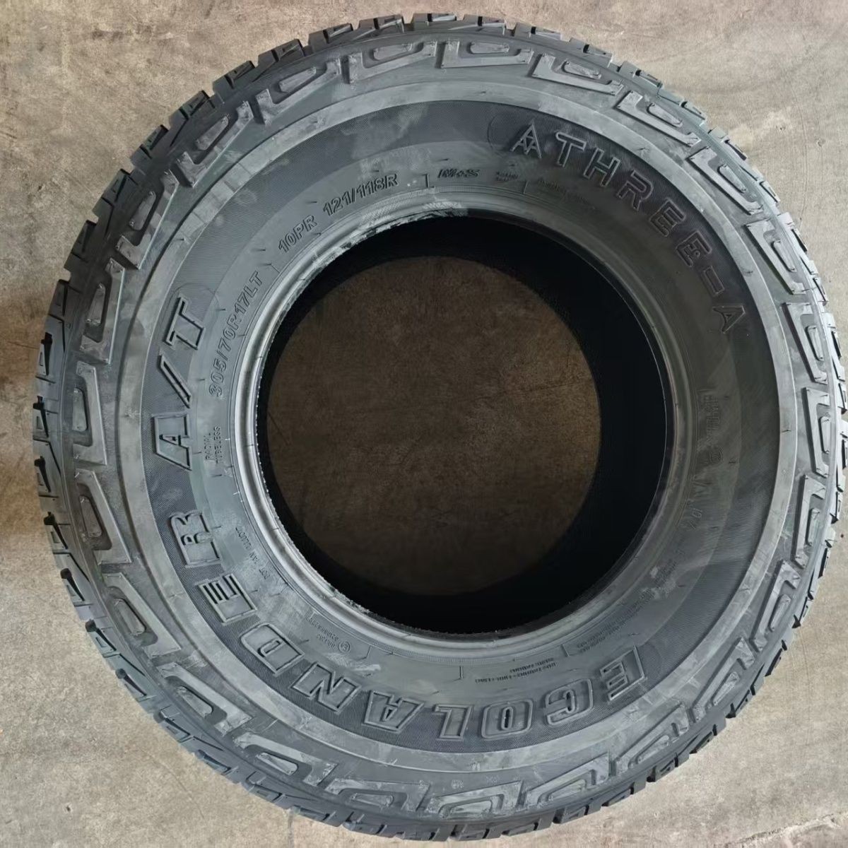 Brand new off-road tire 305/70R17LT 10PR thickened Wrangler Mobo off-road AT 305/70R17