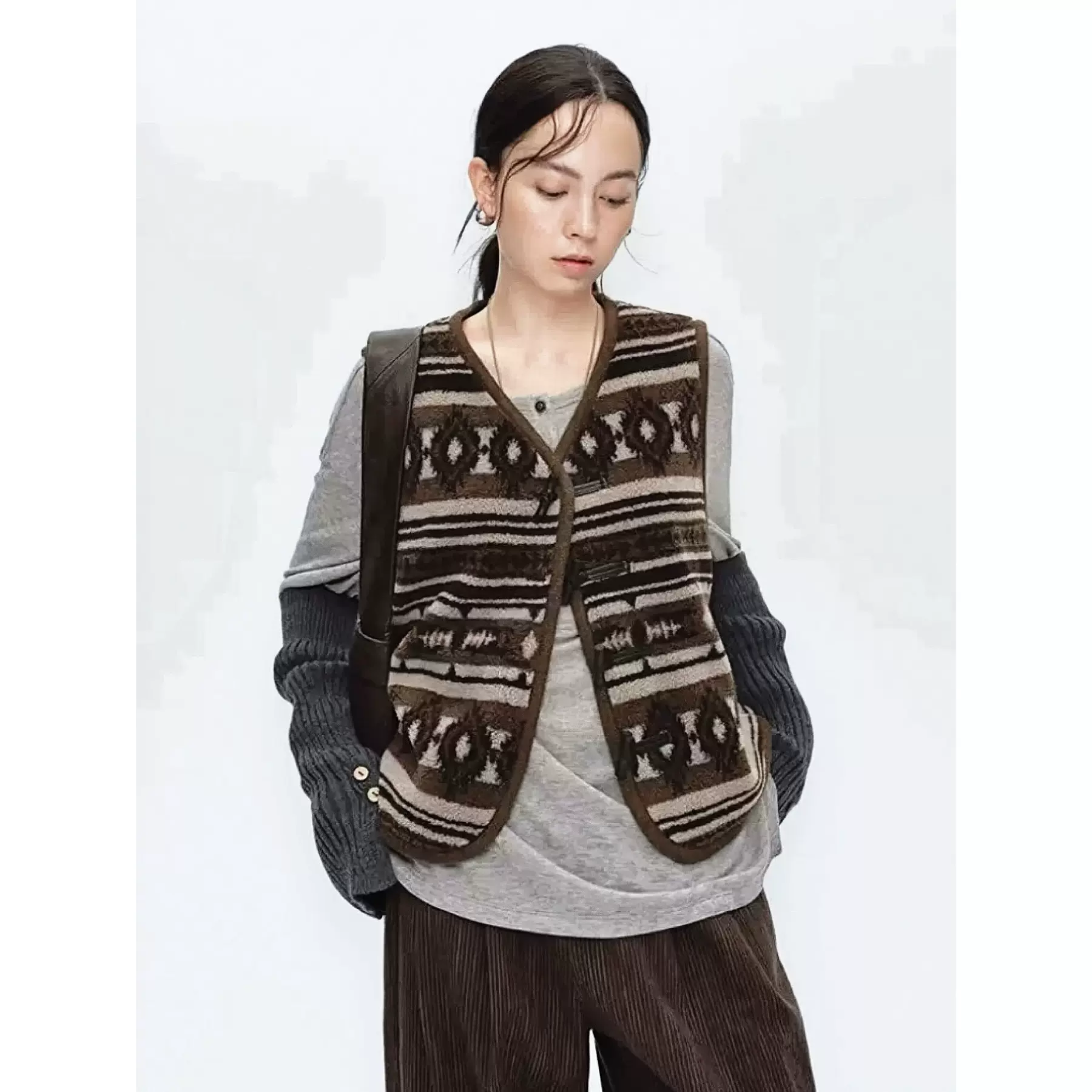四媛 费尔岛提花羊毛游牧风马甲女25秋冬新款复古v领叠穿无袖背心