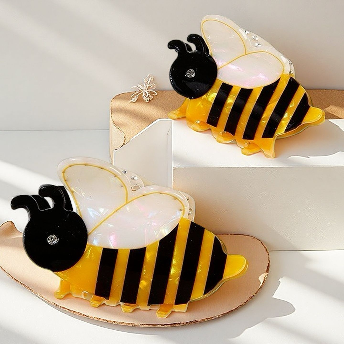 Cute little bee clip acrylic diamond shark clip creative animal horsetail clip playful ladies hair accessories wholesale