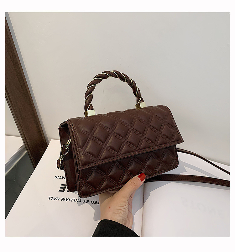 2021 Nuevo Bolso Texturizado De Estilo Occidental Para Mujer Bolso De Cadena De Rombos De Moda Simple Bordado Línea De Hombro Bolso Bandolera Pequeño Bolso Cuadrado display picture 27