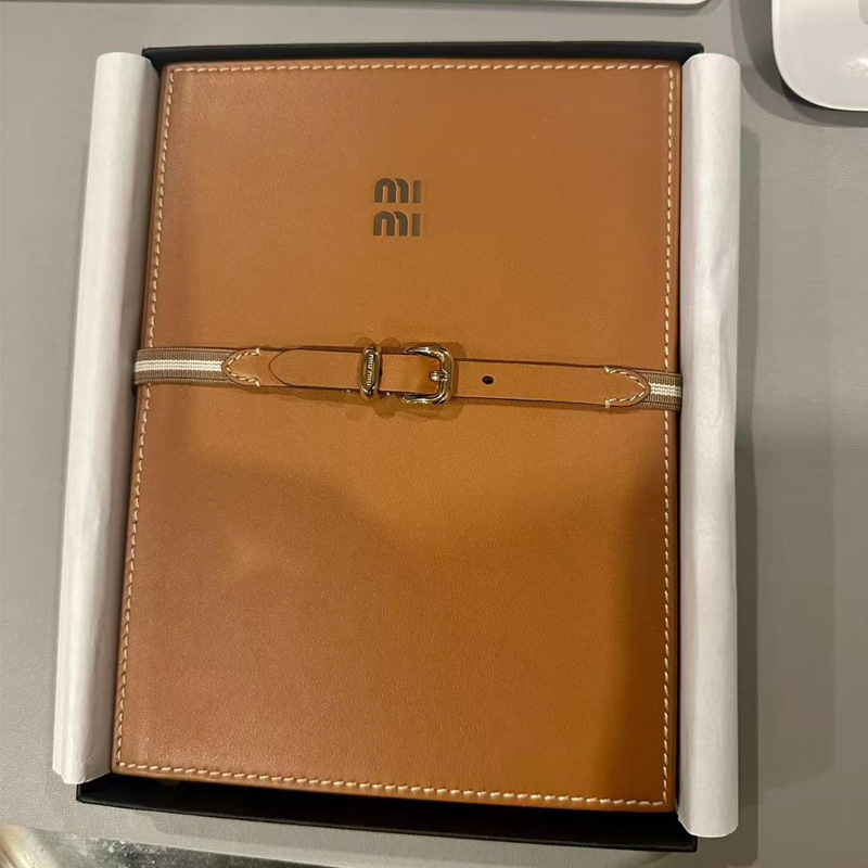 M家の新型の軽い豪華な高級皮革の金辺のノートはビジネスの手帳の手帳の創意の贈り物を厚くします。|undefined