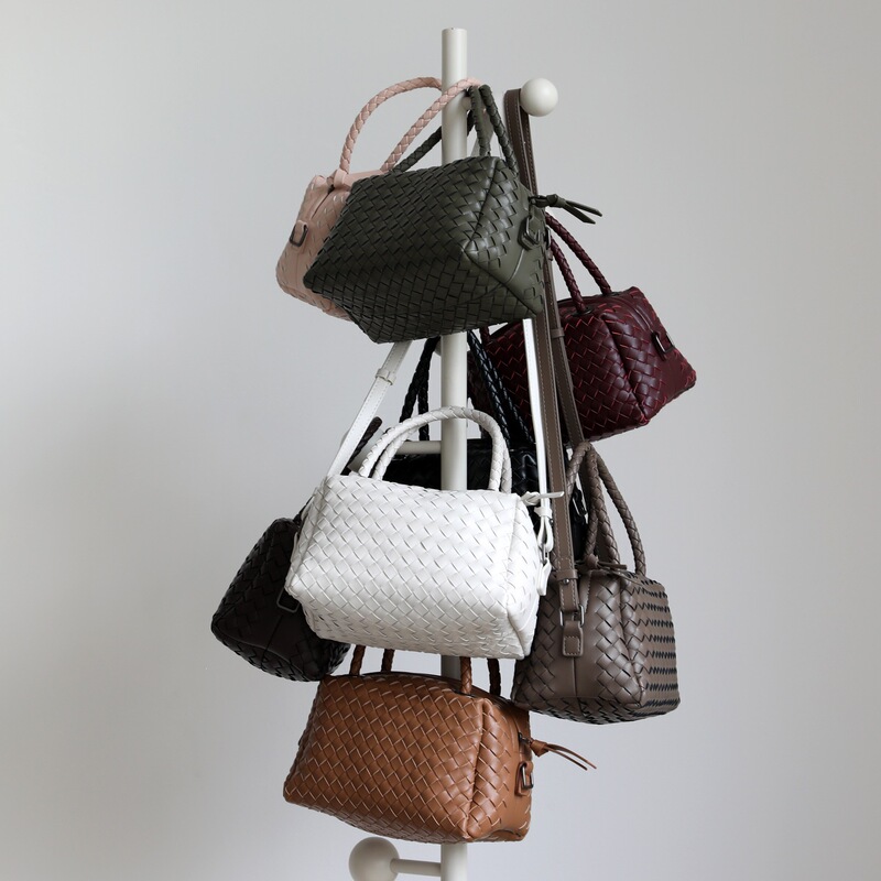 Genuine Leather Boston Bag from the Source Factory, High-End Hand-Woven Pillow Bag, Crossbody Shoulder Handbag for Women