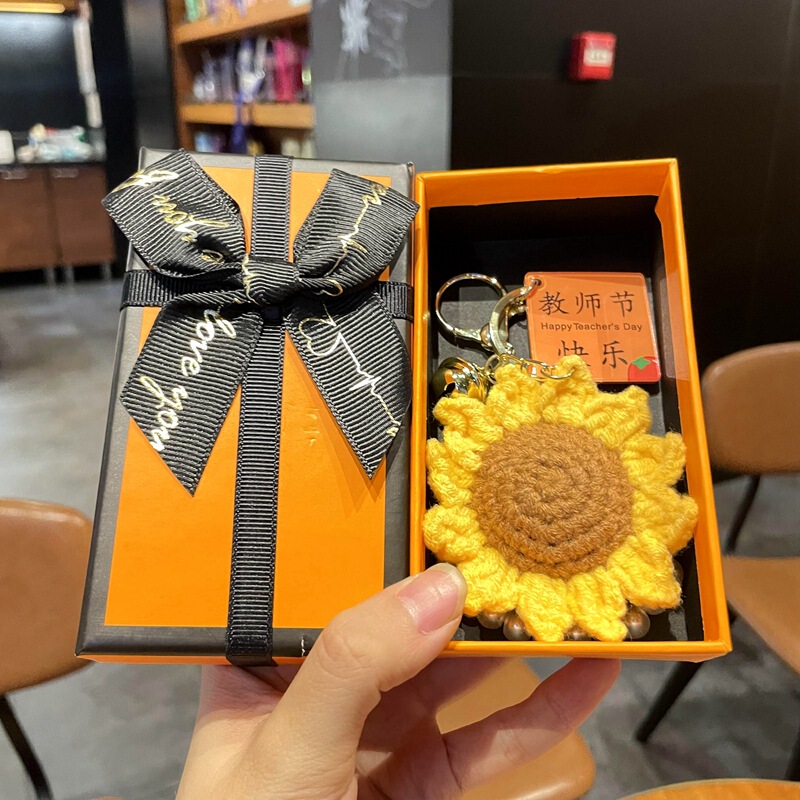 教师节礼物送女老师毛线手捧花挂件2025新款创意实用幼儿园送老师|undefined