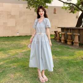 浅蓝色法式设计感刺绣连衣裙女2026初夏新款圆领泡泡袖气质A字裙