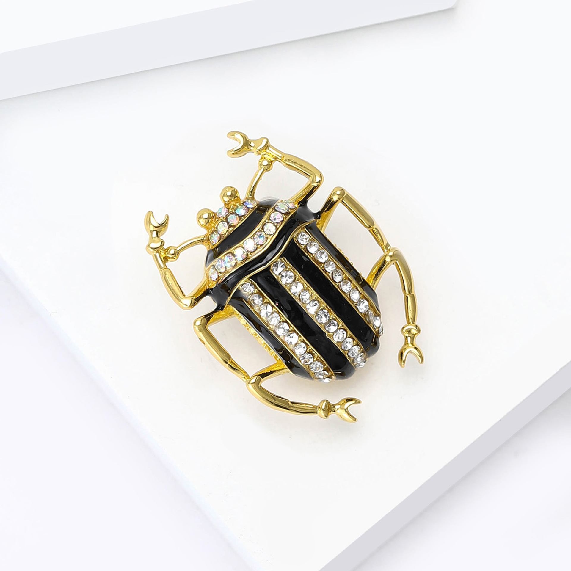 Europe and the United States hot-selling alloy enamel rhinestone beetle brooch exquisite creative men's and women's clothing corsage jewelry pins