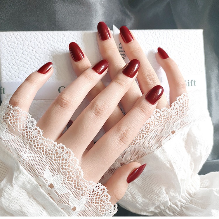 Suministradas directamente del fabricante, puntas de uñas postizas cortas, redondas y de color burdeos intenso, pegatinas para uñas postizas, puntas de uñas con acabado ultrafino.