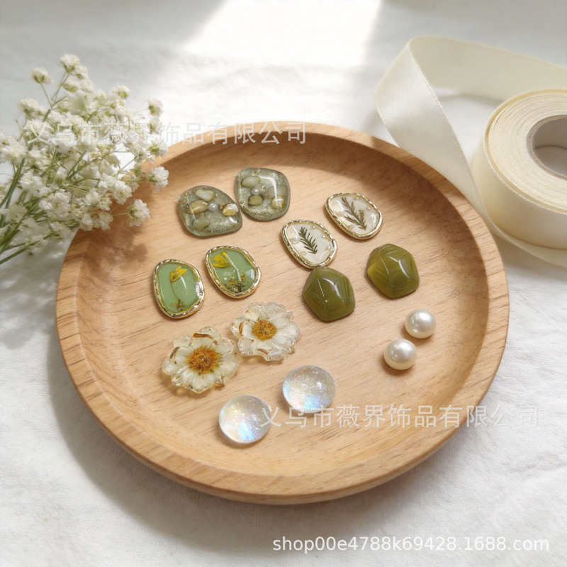 Hot-Selling Irregular Natural Dried Flower Shoe Accessories DIY Resin Materials Wholesale Hot-Selling Irregular Natural Dried Flower Shoe Accessories DIY Resin Materials Wholesale
