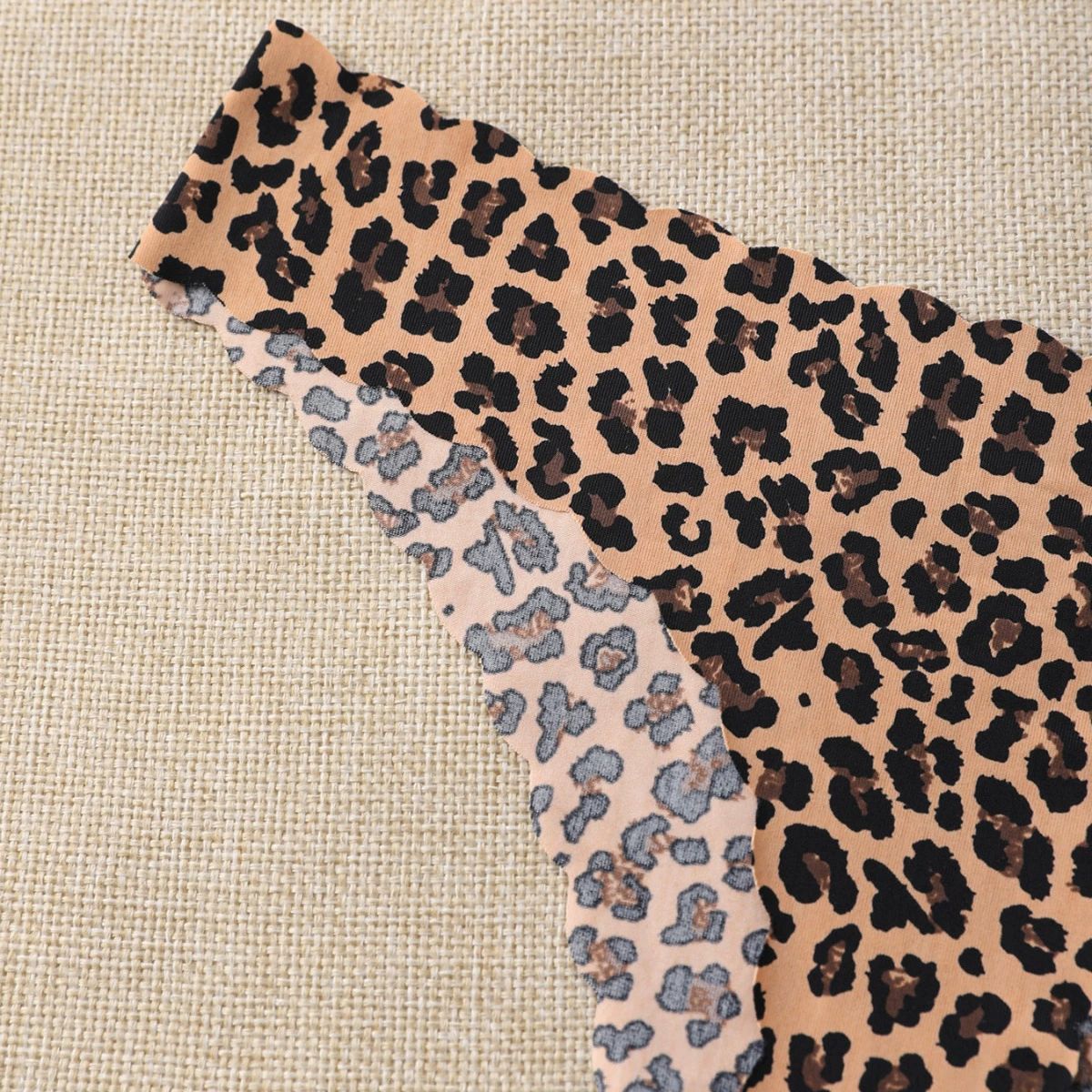 Bragas de mujer de talla grande transfronterizas europeas y americanas, bikini, estampado de leopardo, fondo de grafeno, borde ondulado transpirable de alta elasticidad