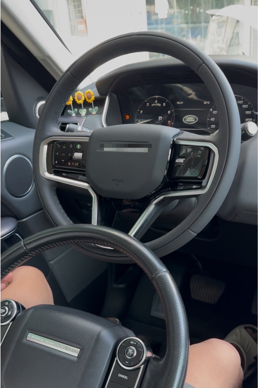 Real Carbon Fiber Steering Wheel for Land Rover Defender 110/90/130