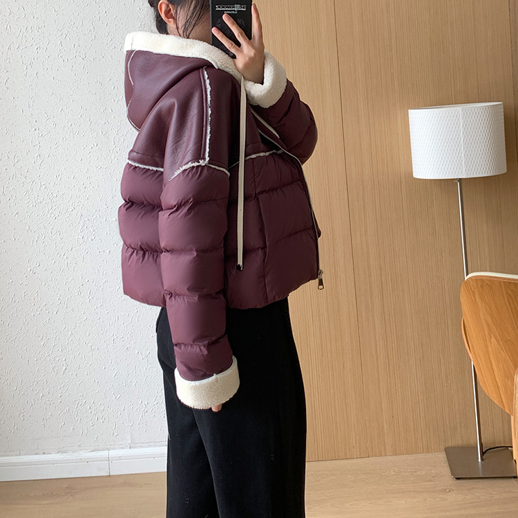 Europees klein donsjack voor dames korte stijl stiksels contrasterende kleur pu leer licht luxe high-end losse trui 2024 nieuwe winter_voghion.com