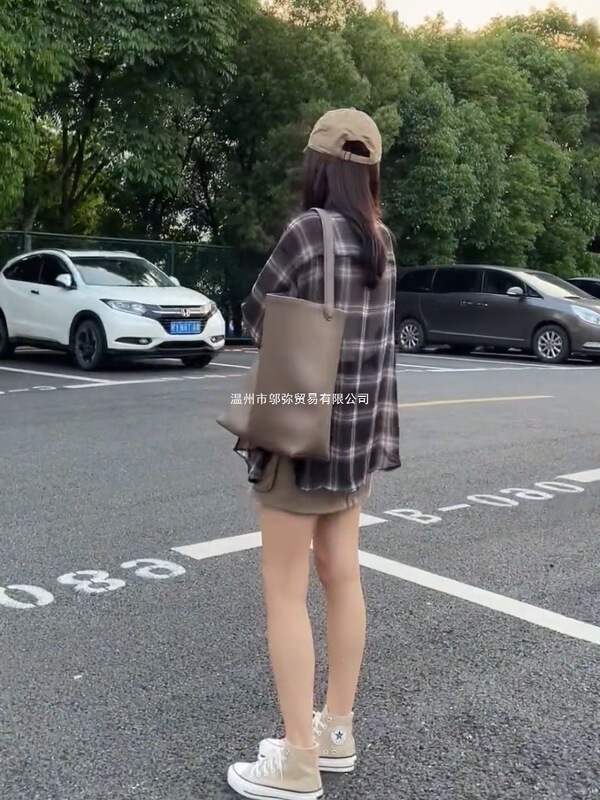 Academy-Style Versatile Plaid Sun-Protective Shirt Jacket, Long-Sleeved Summer Retro Thin Casual Loose Design Top