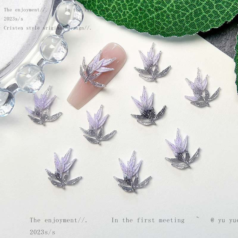 Nueva joyería de uñas de estilo gris-púrpura salvaje de estilo ins mezclada luminosa tridimensional de flores pequeñas accesorios de armadura al por mayor