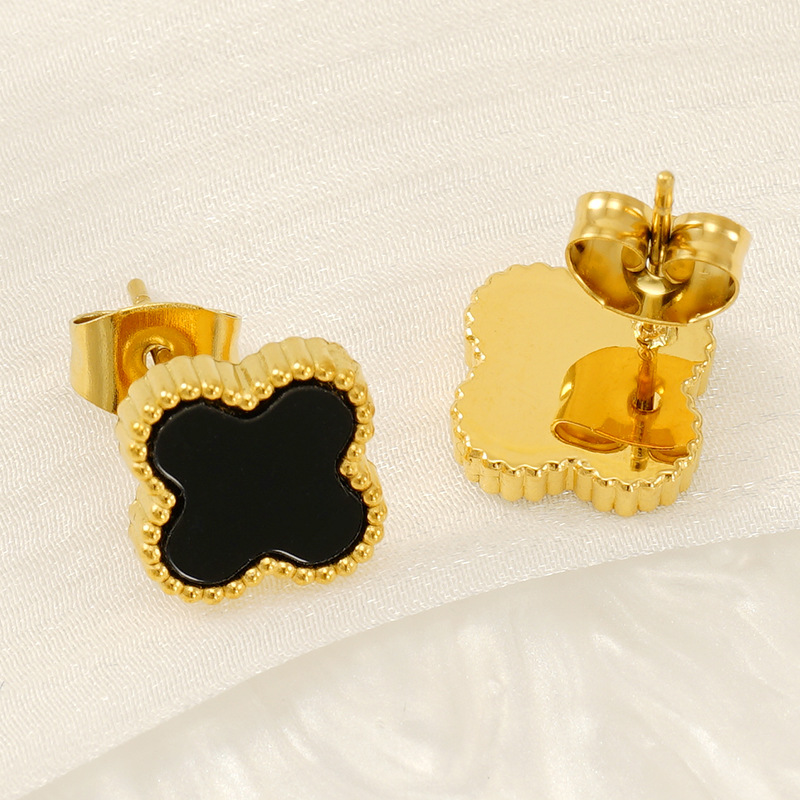 Moda transfronteriza Pendientes de trébol de cuatro hojas dulces simples y versátiles Pendientes de acero inoxidable de oro de 18k Temperamento de lujo ligero