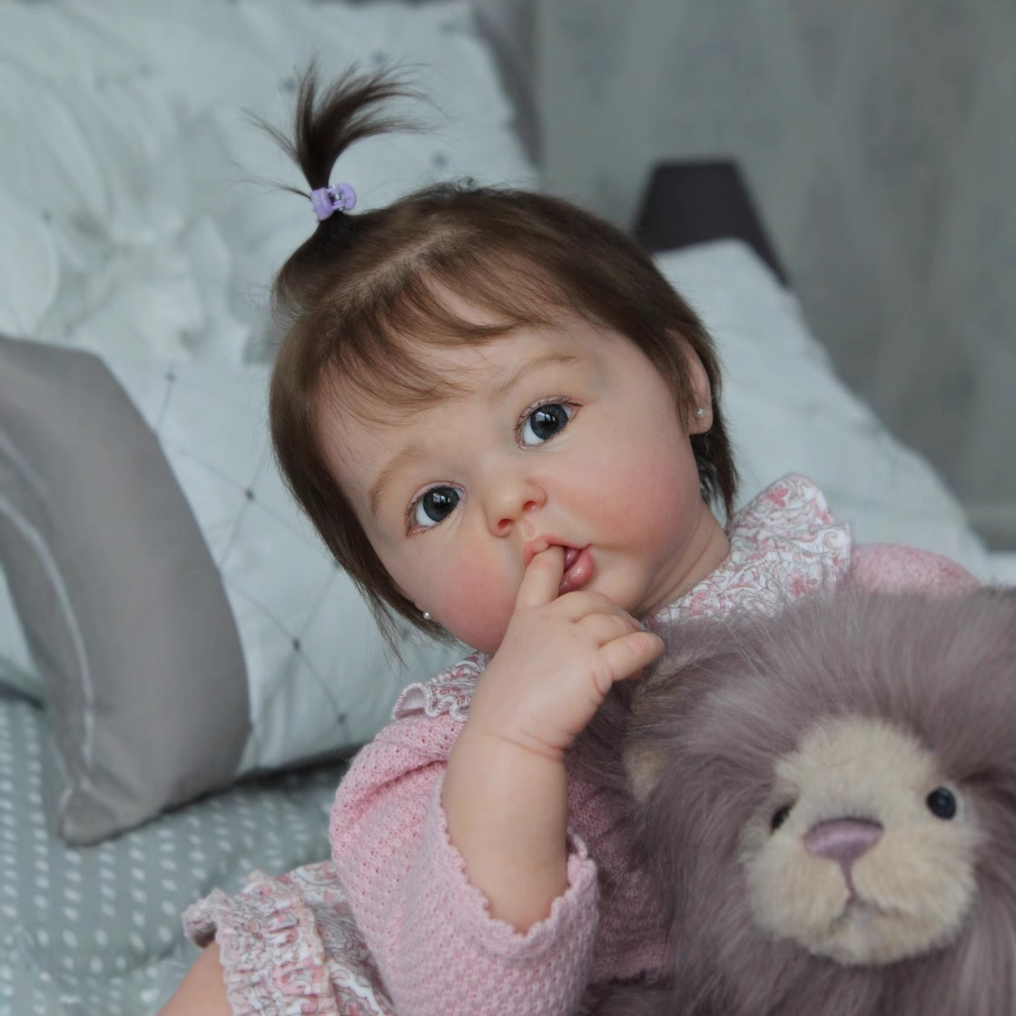 Npk60cm simulación de cuerpo de tela muñeca renacida comiendo dedo bebé transfronterizo suministro de comercio electrónico de una sola pieza de entrega