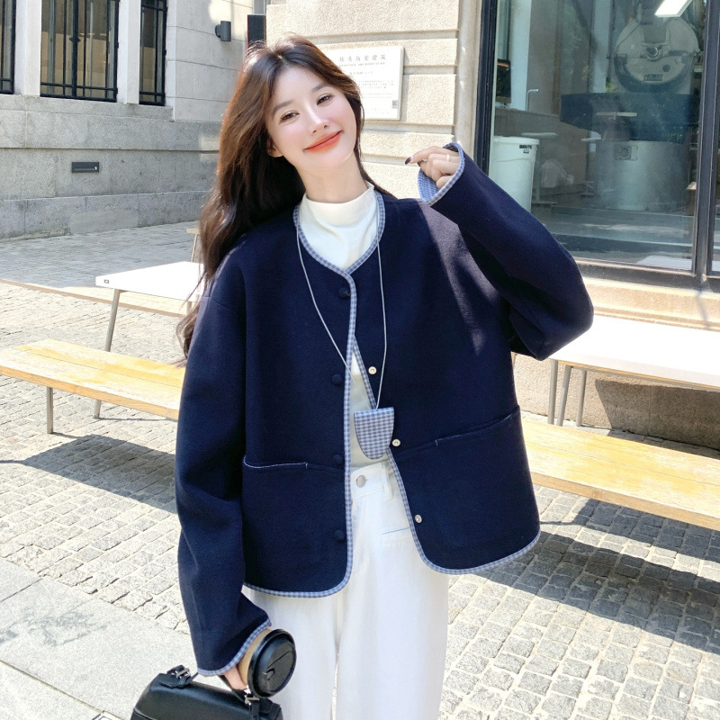 实拍气质感藏蓝色短款小香风毛呢外套女秋冬超火好看高级小众加厚