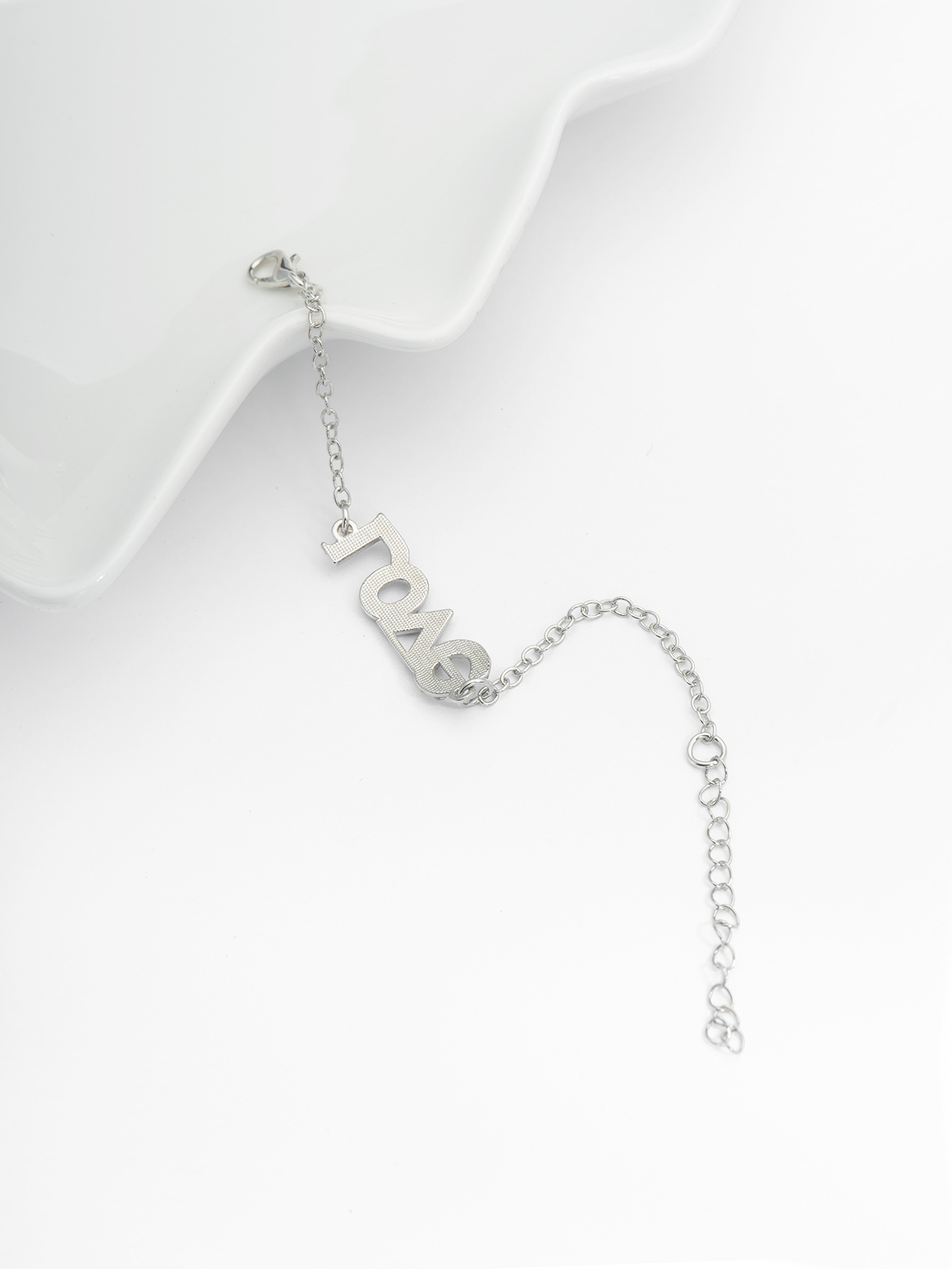 10g Weight Alloy, Rhinestones Pendant Material Rhinestones Inlay Material Bracelets Classification Alloy Chain Material 1 Piece Quantity Holiday, Daily, Street Occasion Alloy Material Letter Pattern Women's Gender Inlay Design Lady Style Lady Letter Rhinestones Alloy Wholesale Bracelets 6