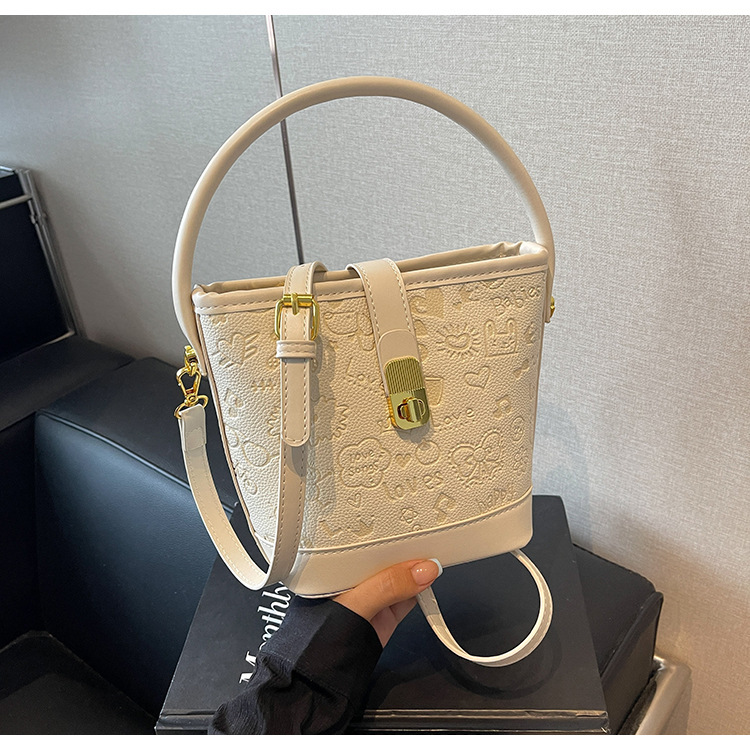 Bolsos populares de alta gama para damas 2024 nueva textura para trabajar bolso de cubo de mensajero de cercanías de nicho marrón