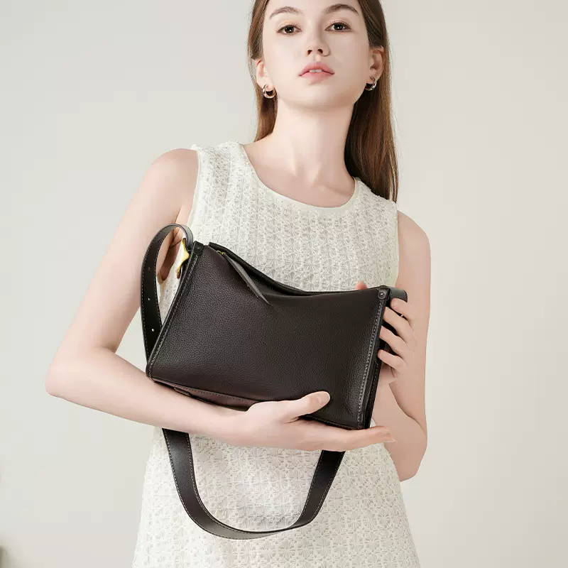 TOGO头层牛皮新款慵懒风高级感单肩斜挎包百搭大容量真皮枕头包女