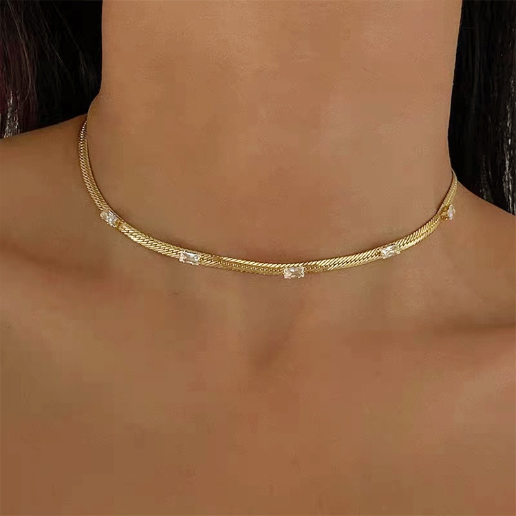Universal pendant stainless steel with zircon