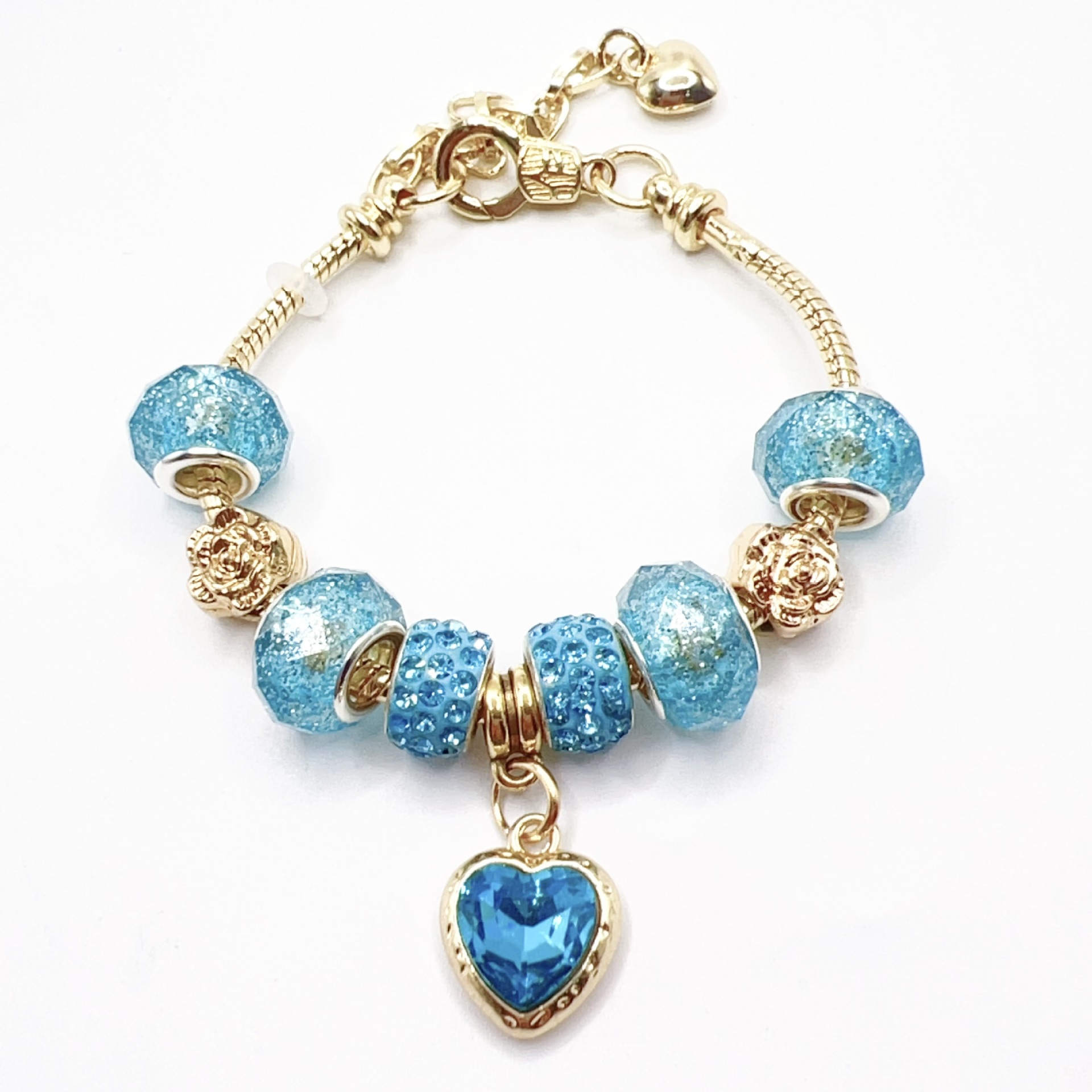 春夏の新型の小清新で甘い少女風のストライプの花の愛の蝶の数珠のブレスレットの透かし彫りのダイヤモンドの手の串