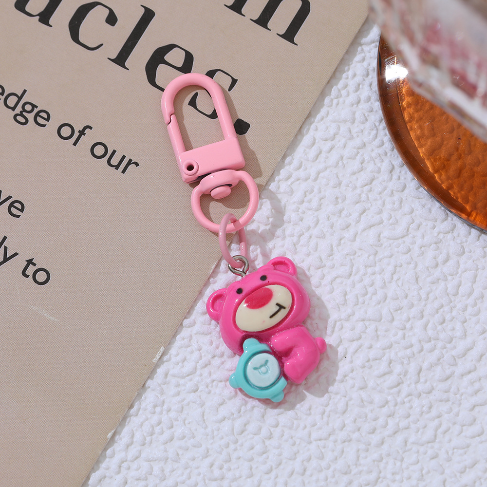 Dibujos animados rosa fresa oso llavero colgante ins estilo mochila lápiz caso pequeño colgante novias regalo joyería Accesorios