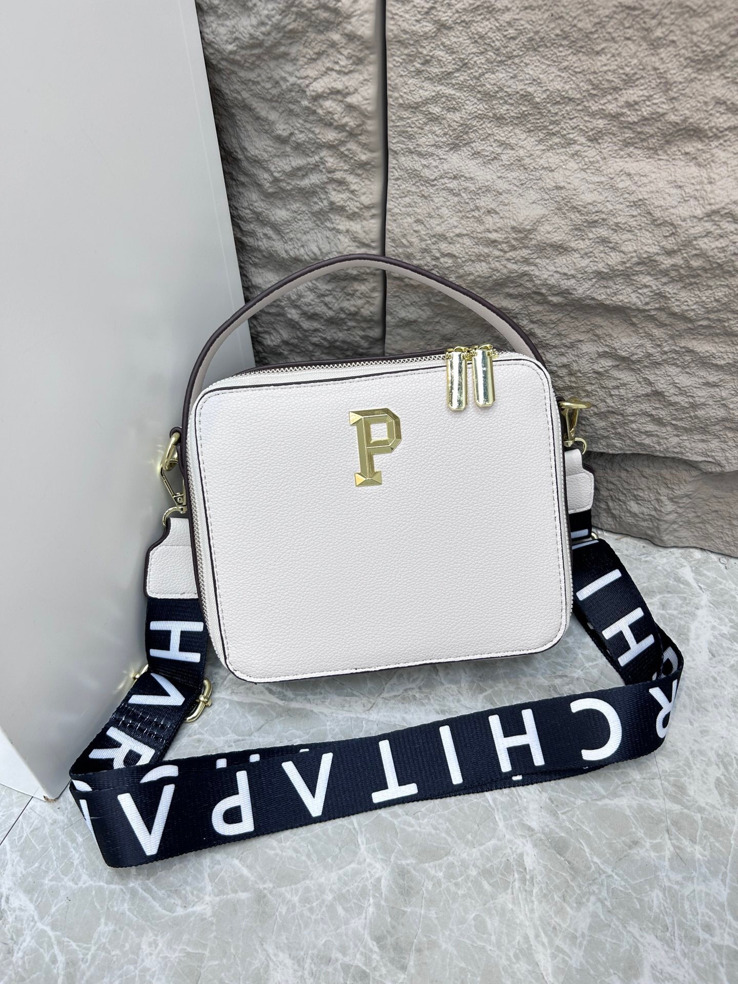 Amazon transfronterizo 2024 nuevo bolso de caja de letras de moda de mujeres p estilo europeo y americano calle de hombro mochila