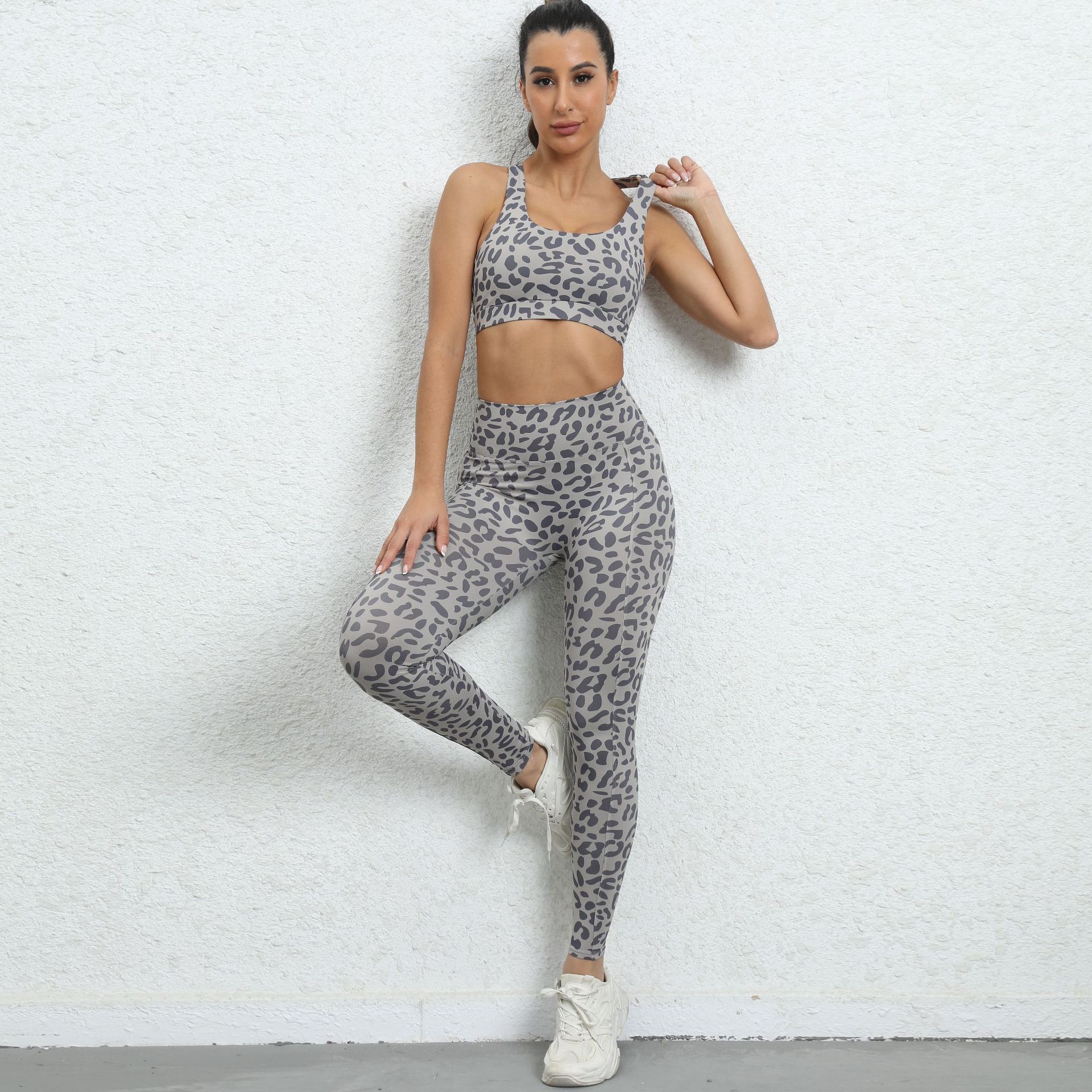 Femmes Des Sports Impression Nylon Mélange De Coton Col Rond Survêtement Brassière Débardeurs Dos Nageur Leggings display picture 18