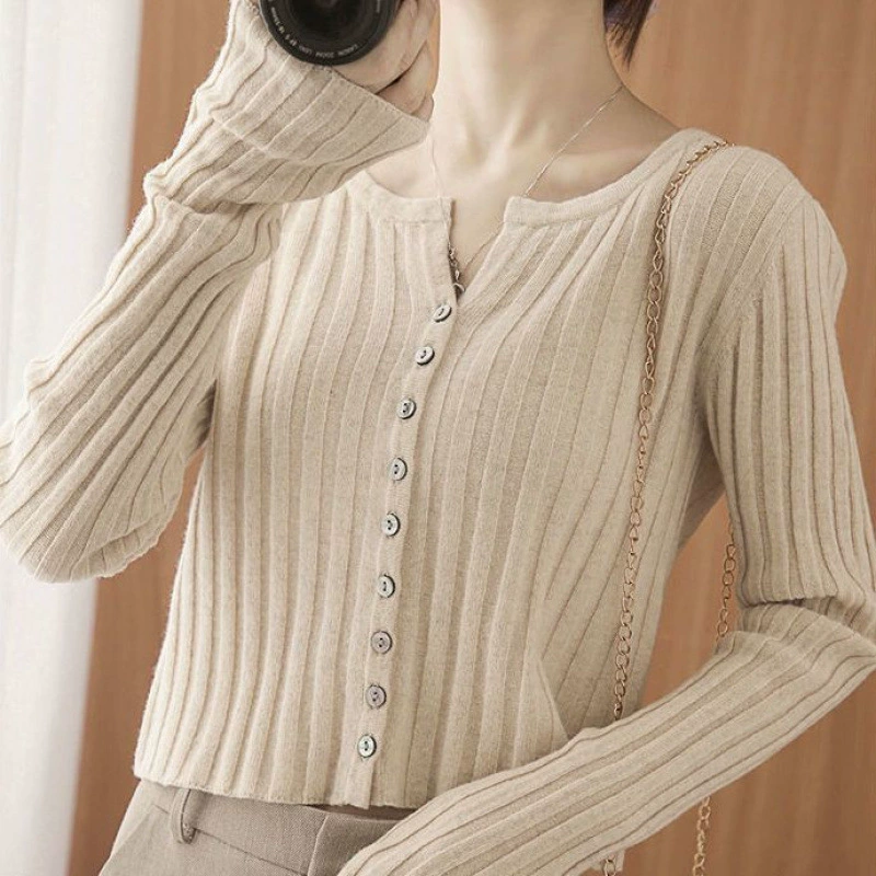 Демисезонная короткая кофта-п cardigan?