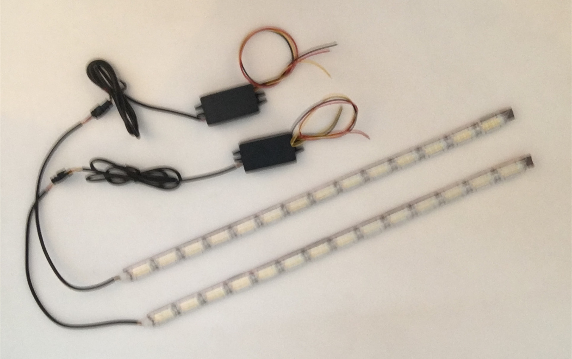 Car Led Crystal Tear Eye Light, Marquee Light Guide Strip, Two-Color Daytime Running Light, Telescopic Streamer Light Wholesale