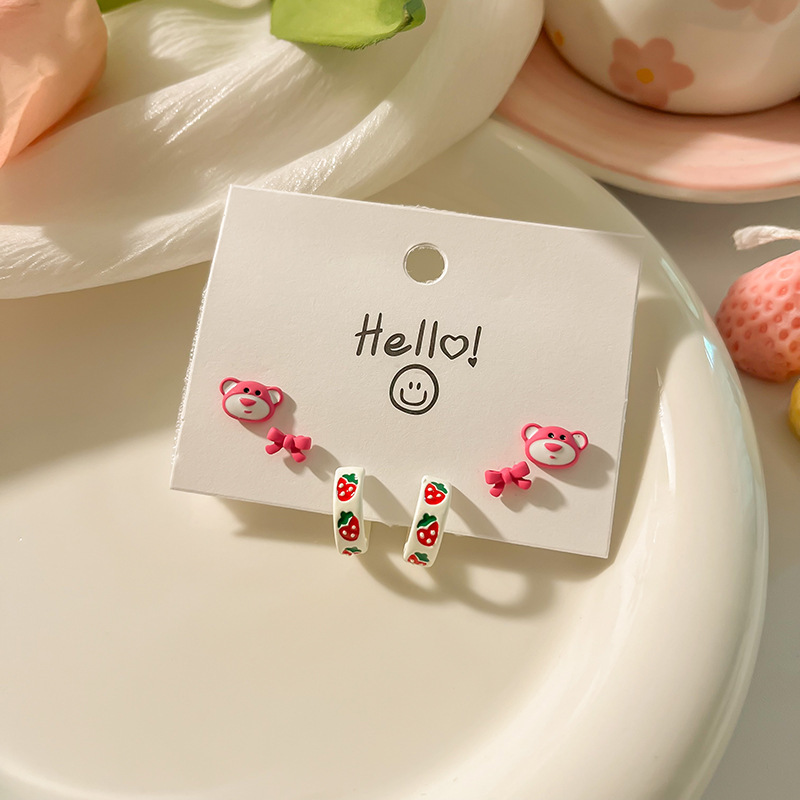 Juego de pendientes de aguja plateados, sencillos y compactos para mujer, pendientes geométricos en forma de corazón, bonitos, dulces y versátiles, venta al por mayor para puestos de mercado