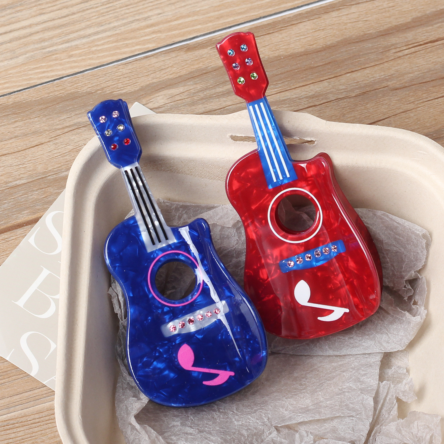 Temperamento de alta sensibilidad imitación acético guitarra clip de cabello de dibujos animados clip de tiburón de cabello de gran tamaño tocado