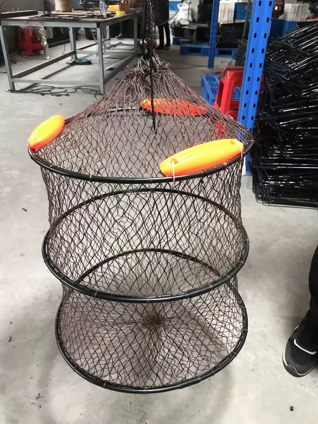 Три поплавка Смелая нейлоновая сетка Плетение Плавающая вода Рыбная сетка Сумка Рыболовные снасти Складная портативная рыболовная корзина